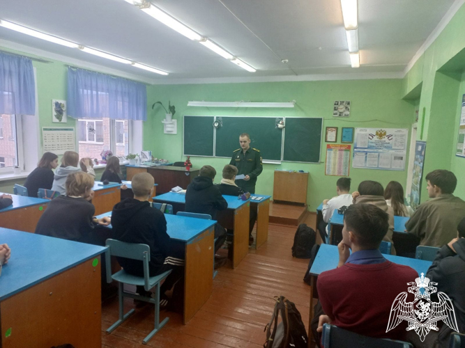 Курсантами факультета (связи) Пермского военного института проведена агитационно-пропагандистская работа, направленная на профессиональную ориентацию учащихся старших классов средних образовательных школ