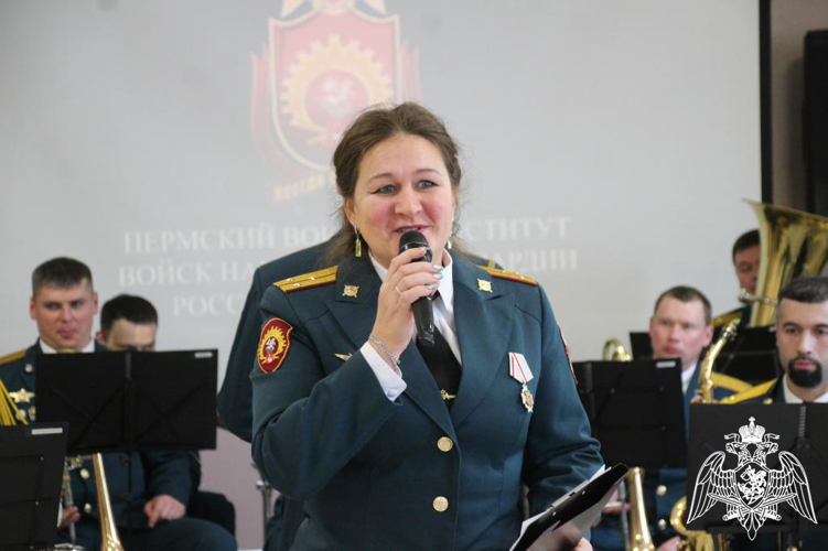 Военнослужащие  Пермского военного института приняли участие в музыкально-патриотической акции «Прощание славянки ­ марш, объединивший народы»