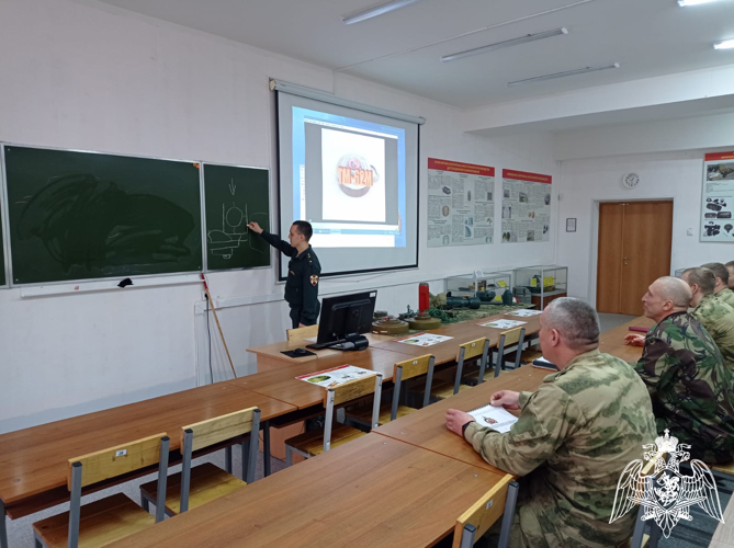 Преподавателями факультета (инженерного обеспечения) проведены занятия с личным составом сводных подразделений полиции специального назначения
