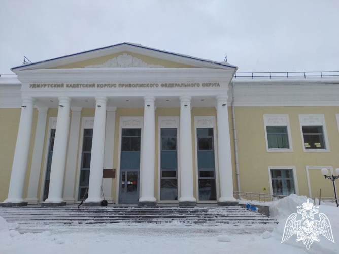 Офицер учебного комплекса факультета (кинологического) Пермского военного института провел агитационную работу в Удмуртском кадетском корпусе