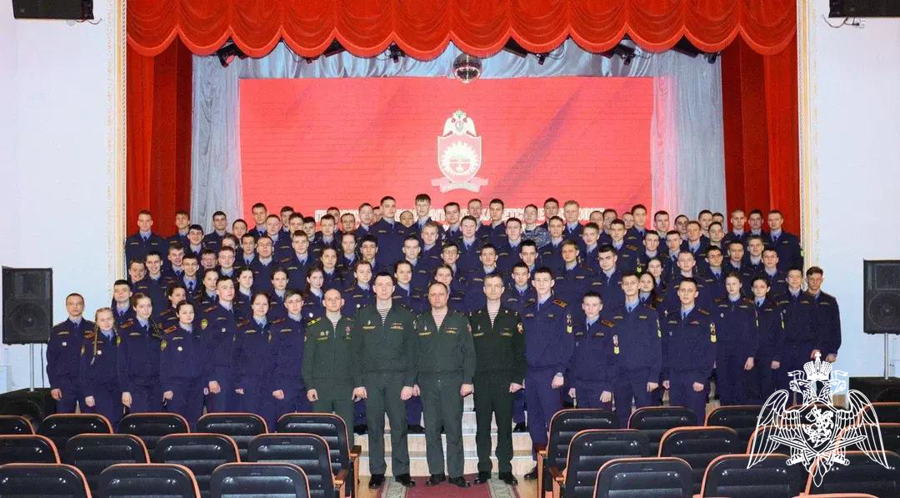 Военнослужащие факультета (связи) провели агитационно-пропагандистскую работу, направленную на профессиональную ориентацию учащихся Пермского президентского кадетского училища имени Героя России Ф. Кузьмина войск национальной гвардии Российской Федерации