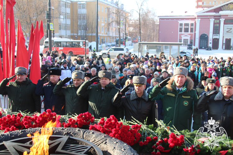 Военнослужащие Пермского военного института Росгвардии почтили память погибших защитников Отечества
