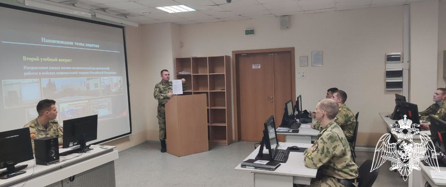 С курсантами выпускного курса в рамках проведения войсковой практики проведено занятие, направленное на закрепление навыков по организации  и проведению мероприятий военно-политической работы в воинском подразделении