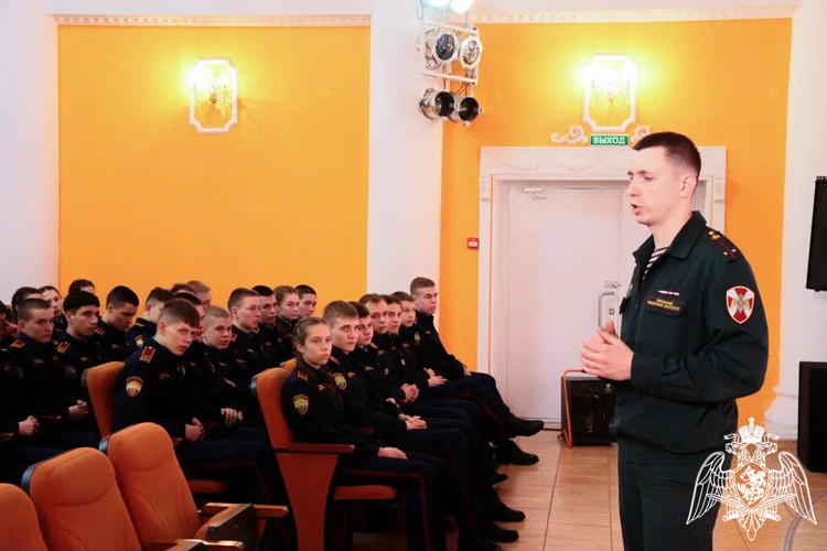 Военнослужащие факультета (связи) провели агитационно-пропагандистскую работу, направленную на профессиональную ориентацию учащихся Пермского президентского кадетского училища имени Героя России Ф. Кузьмина войск национальной гвардии Российской Федерации