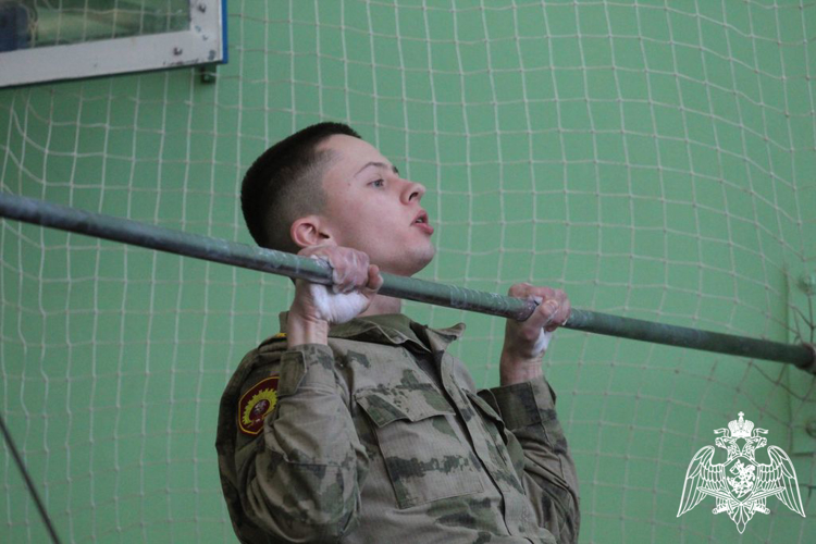 Военнослужащие Пермского военного института приняли участие в спортивном празднике, посвященном Дню защитника Отечества