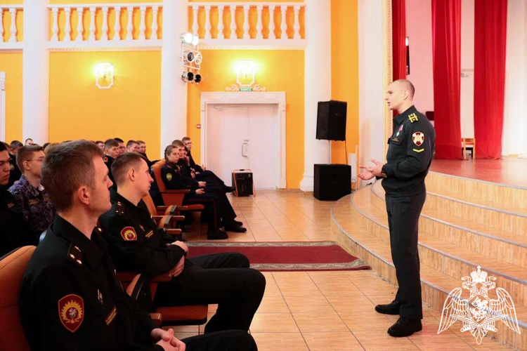 Военнослужащие факультета (связи) провели агитационно-пропагандистскую работу, направленную на профессиональную ориентацию учащихся Пермского президентского кадетского училища имени Героя России Ф. Кузьмина войск национальной гвардии Российской Федерации