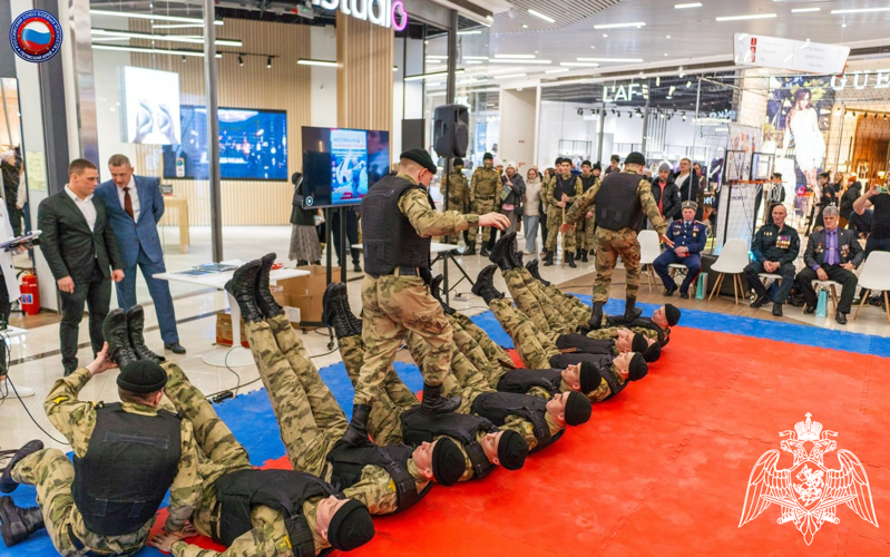 Военнослужащие Пермского военного института приняли участие в показательных выступлениях на военно-спортивном фестивале единоборств, посвященном Дню защитника Отечества, и в поддержку участников специальной военной операции