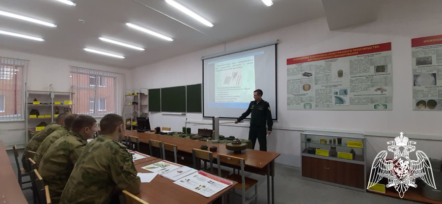 Преподавателями факультета (инженерного обеспечения) проведены занятия с личным составом сводных подразделений полиции специального назначения