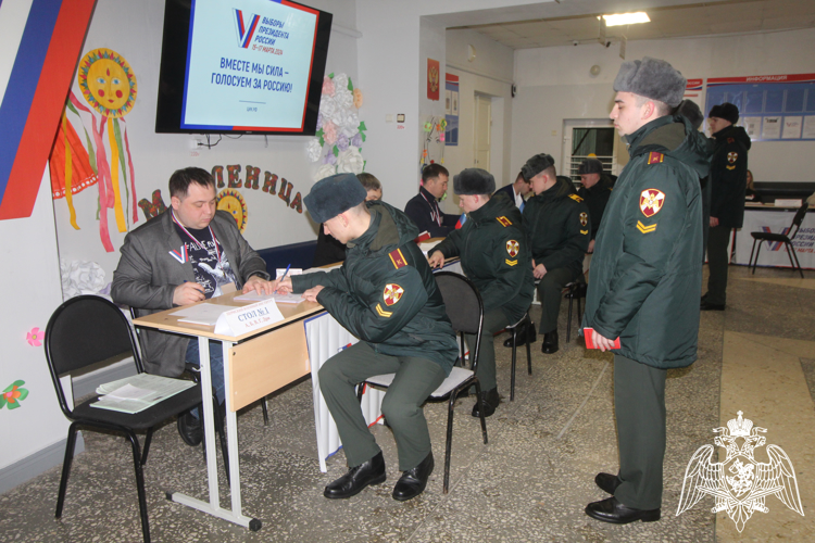 Военнослужащие Пермского военного института войск национальной гвардии приняли участие в выборах Президента Российской Федерации