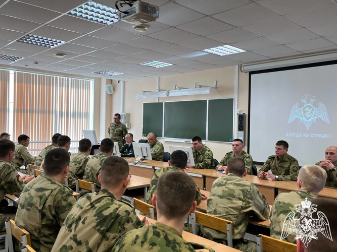 На факультете (связи) проведено военно-политическое информирование, в котором приняли участие офицеры воинских частей и территориальных управлений ФС ВНГ РФ