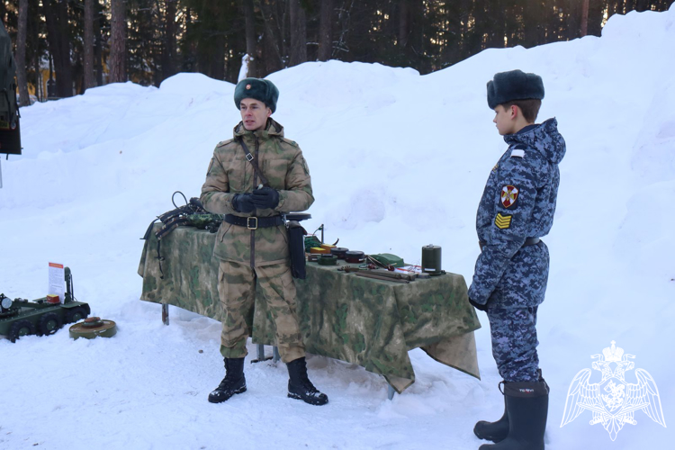 Преподавателями военного института проведены практические занятия с кадетами ППКУ