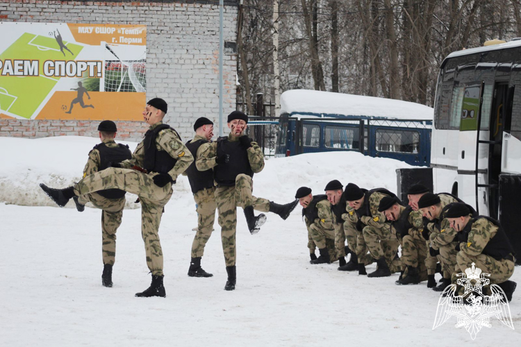 Военнослужащие Пермского военного института обеспечили 25-ую юбилейную традиционную военно-спортивную эстафету «Ратник» на стадионе «Гайва» города Перми