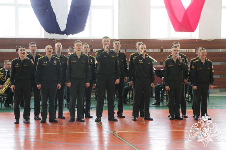 Начальник Пермского военного института Росгвардии поздравил с Международным женским днем представительниц прекрасной половины человечества