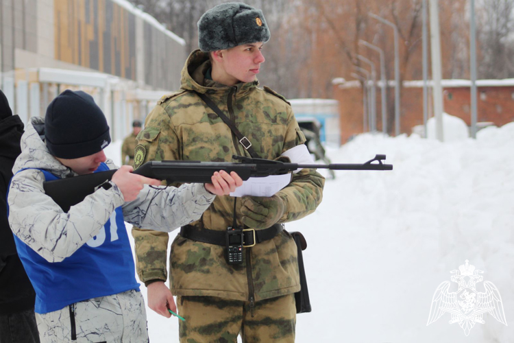 Военнослужащие Пермского военного института обеспечили 25-ую юбилейную традиционную военно-спортивную эстафету «Ратник» на стадионе «Гайва» города Перми
