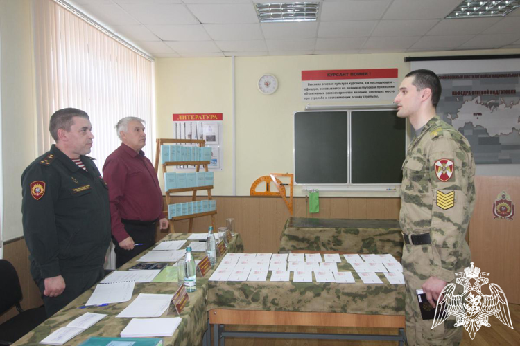 В Пермском военном институте курсанты выпускного курса приступили к сдаче экзамена по огневой подготовке