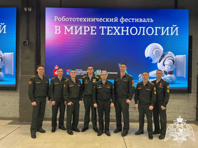 Курсанты факультета (артиллерийского вооружения) Пермского военного института приняли участие в «Робототехническом фестивале: в мире технологий»