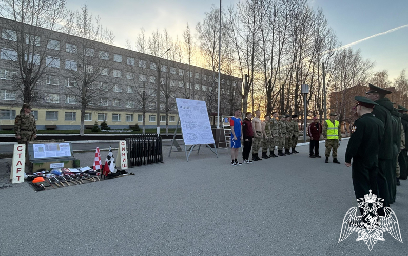 В военном институте проведено показное занятие по физической подготовке