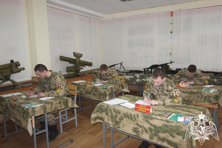В Пермском военном институте курсанты выпускного курса приступили к сдаче экзамена по огневой подготовке