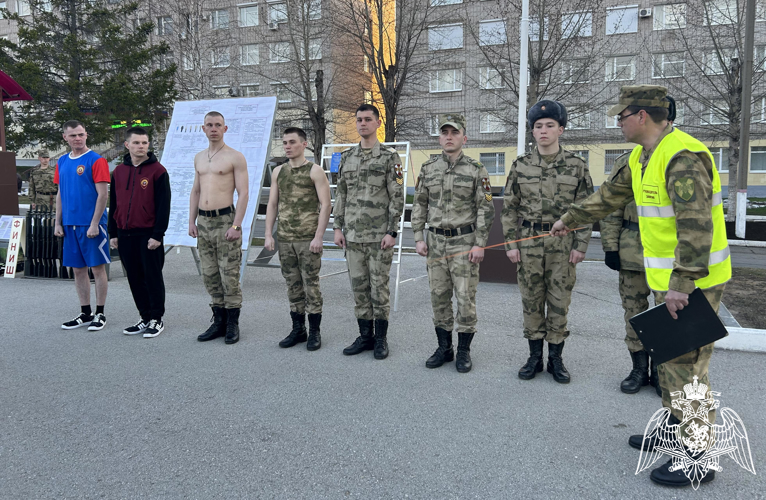 В военном институте проведено показное занятие по физической подготовке
