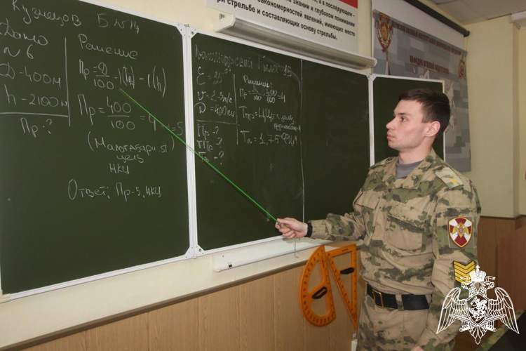 В Пермском военном институте курсанты выпускного курса приступили к сдаче экзамена по огневой подготовке