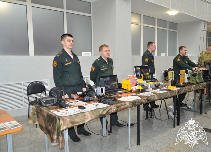 Военнослужащие Пермского военного института приняли участие в «Ярмарке вакансий. Образование. Карьера. Успех»