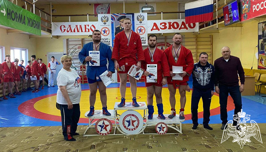 Военнослужащие Пермского военного института приняли участие в чемпионате города Перми по самбо