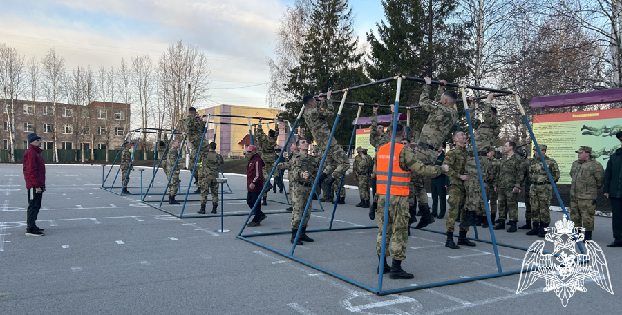 В военном институте проведено показное занятие по физической подготовке