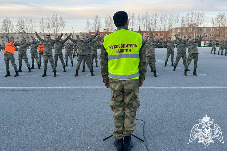 В военном институте проведено показное занятие по физической подготовке
