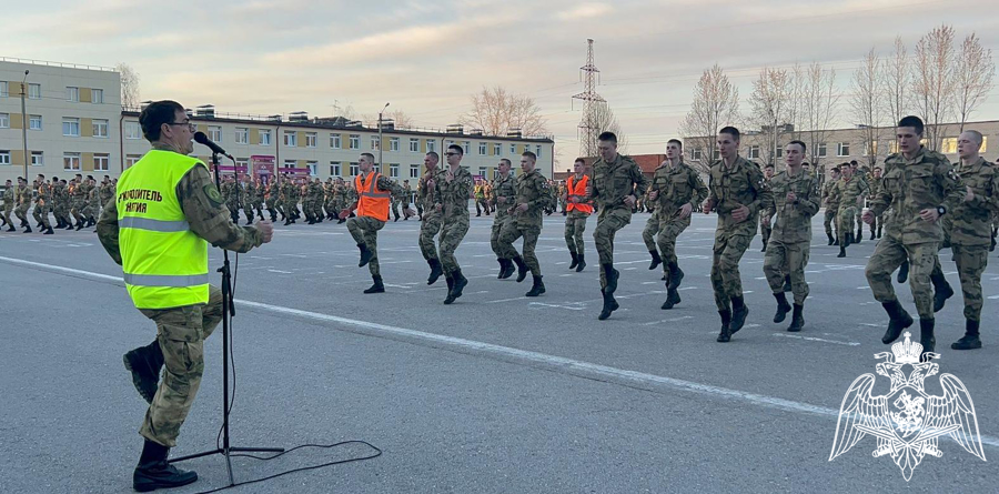В военном институте проведено показное занятие по физической подготовке