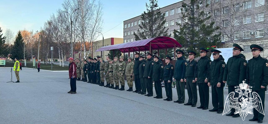 В военном институте проведено показное занятие по физической подготовке