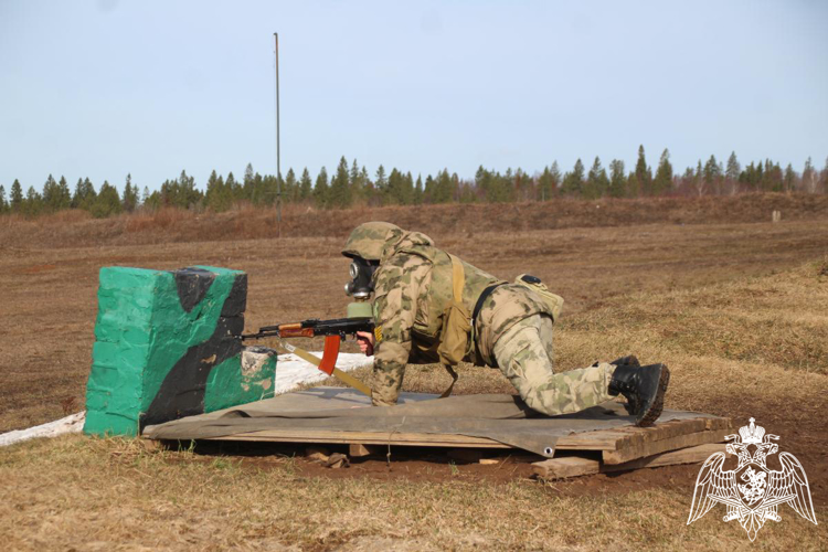 В Пермском военном институте курсанты выпускного курса приступили к сдаче экзамена по огневой подготовке