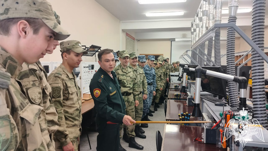 Военнослужащие факультета (связи) провели агитационно-пропагандистскую работу