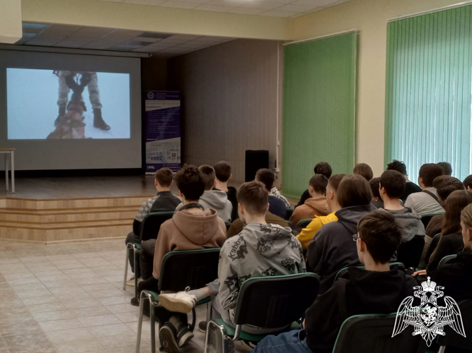 Офицер учебного комплекса факультета (кинологического) Пермского военного института провел агитационную работу в Пермском машиностроительном колледже