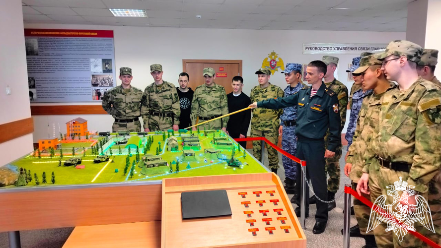 Военнослужащие факультета (связи) провели агитационно-пропагандистскую работу