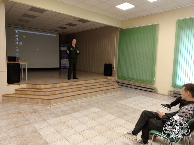 Офицер учебного комплекса факультета (кинологического) Пермского военного института провел агитационную работу в Пермском машиностроительном колледже