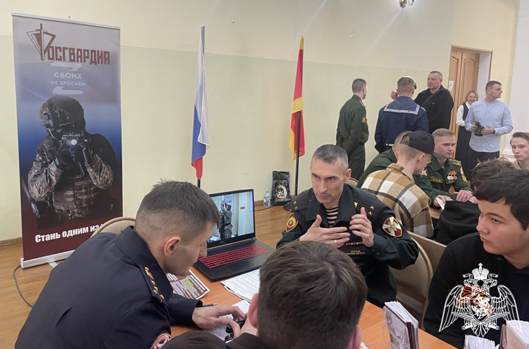 Участие военнослужащего Пермского военного института в  профориентационном мероприятии «День будущего офицера» в г. Тверь
