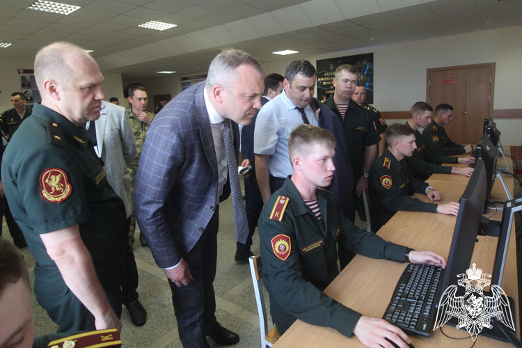 Пермский военный институт Росгвардии посетили участники выездного заседания Комитета Государственной Думы Федерального Собрания Российской Федерации по информационной политике, информационным технологиям и связи