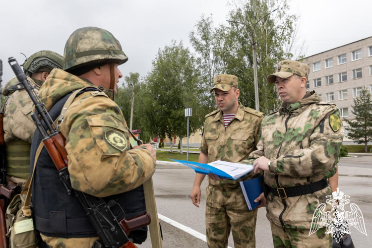 Заместители директора Росгвардии генерал-полковник Алексей Воробьев и генерал-полковник Владислав Ершов посетили Пермский военный институт войск национальной гвардии Российской Федерации
