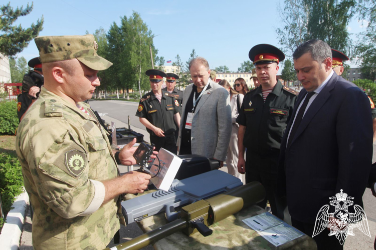 Пермский военный институт Росгвардии посетили участники выездного заседания Комитета Государственной Думы Федерального Собрания Российской Федерации по информационной политике, информационным технологиям и связи