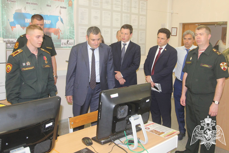 Пермский военный институт Росгвардии посетили участники выездного заседания Комитета Государственной Думы Федерального Собрания Российской Федерации по информационной политике, информационным технологиям и связи