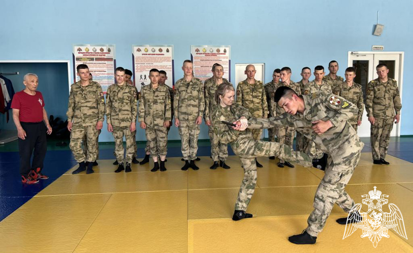 Проведение открытого занятия по боевым приемам преподавателем кафедры физической подготовки и спорта