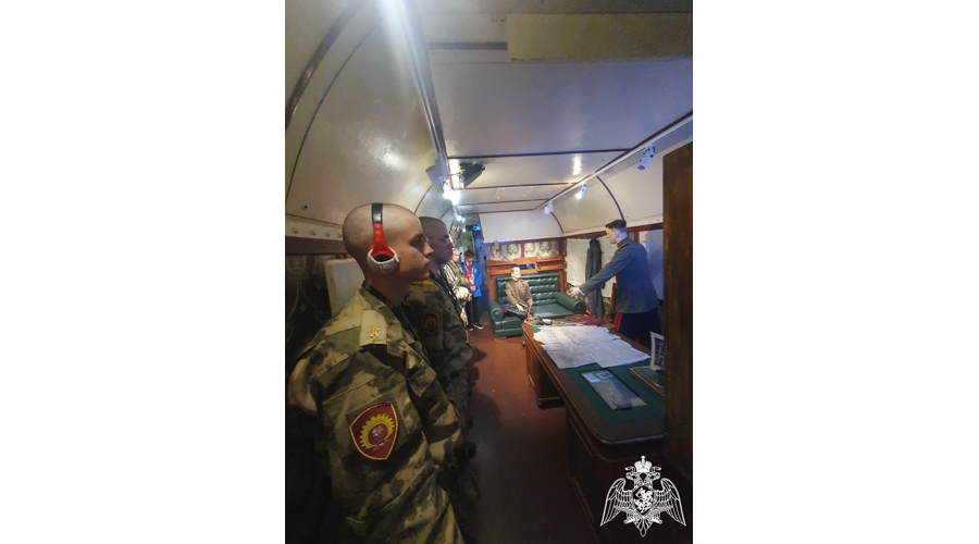 Курсанты Пермского военного института посетили уникальный передвижной музей «Поезд Победы»