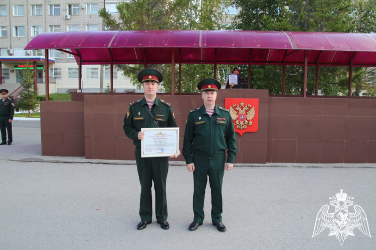 В Пермском военном институте военнослужащим факультета (кинологического) в торжественной обстановке были вручены грамоты и благодарности