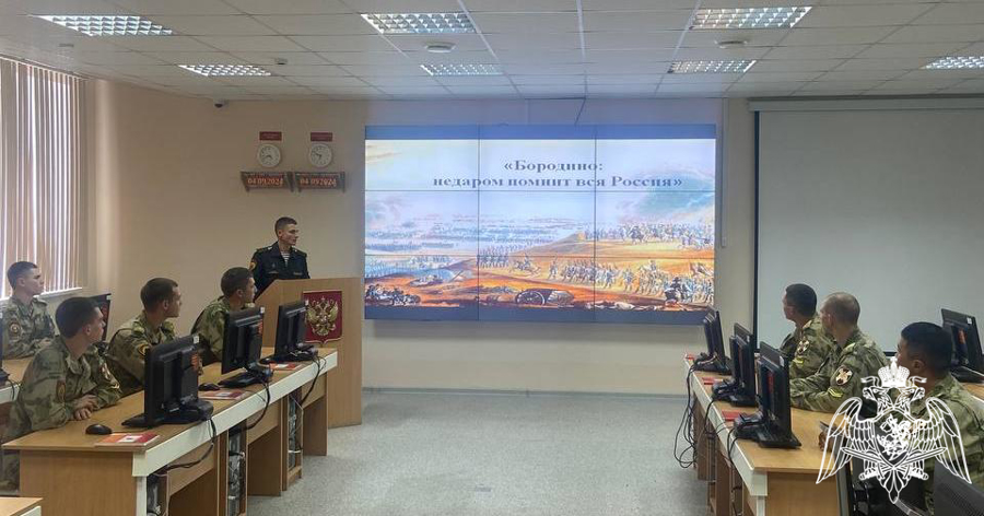 С курсантами факультета (связи) проведена военно-политическая работа, приуроченная ко Дню воинской славы России
