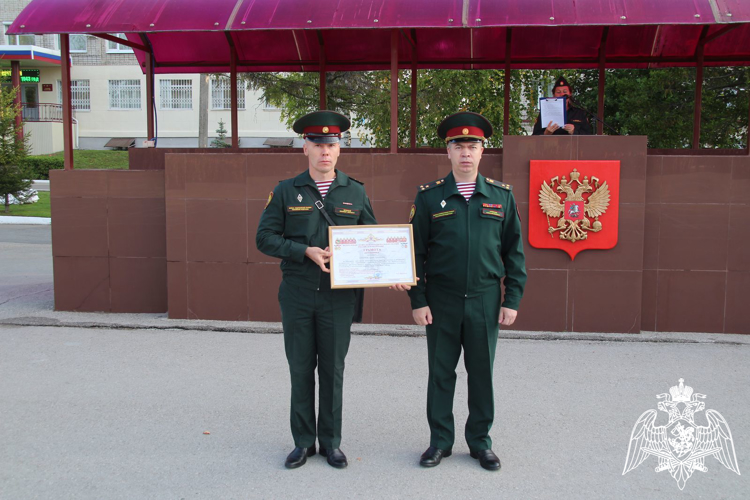 В Пермском военном институте военнослужащим факультета (кинологического) в торжественной обстановке были вручены грамоты и благодарности