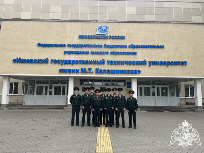Курсанты факультета (ракетно-артиллерийского вооружения) Пермского военного института приняли участие во Всероссийском форуме студентов оборонных специальностей и Региональной научно-практической конференции, посвященной Дню оружейника.