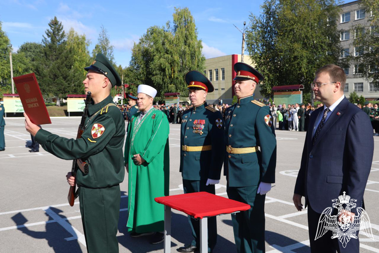 Курсанты Пермского военного института Росгвардии приняли Военную присягу