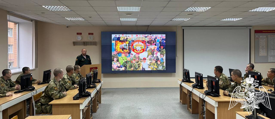 На факультете (связи) с курсантами первого курса проведено военно-политическое информирование