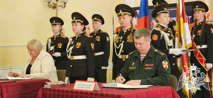 Начальник военного института полковник Филипп Сиволапов принял участие в торжественном мероприятии, посвященном принятию клятвы кадетами движения «Гвардейская смена» Удмуртской Республики