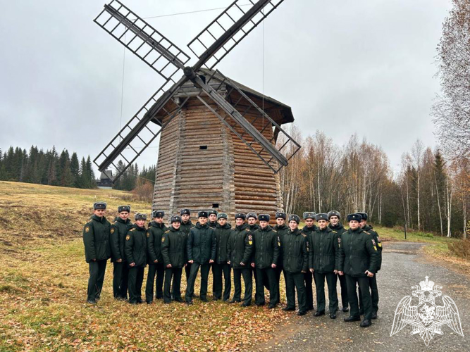 Курсанты факультета (ракетно-артиллерийского вооружения) посетили архитектурно-этнографический музей «Хохловка»